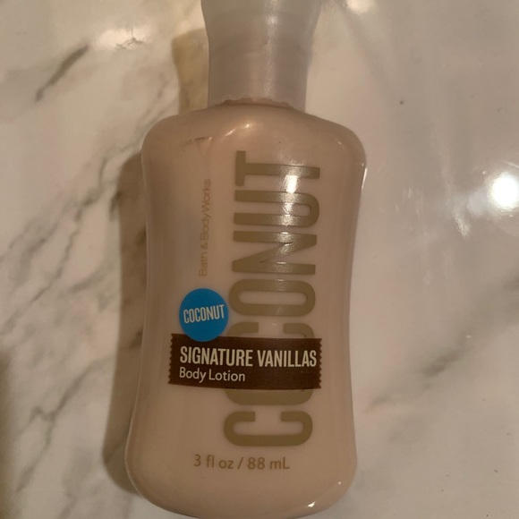 Bath & Body Works Summer Coconut Vanilla ๐ฅฅ - Picture 3 of 6